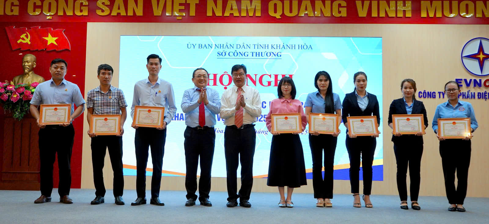 42 tập thể v&agrave; c&aacute; nh&acirc;n Yến s&agrave;o Kh&aacute;nh H&ograve;a nhận giấy khen của Sở C&ocirc;ng Thương- Ảnh 2.