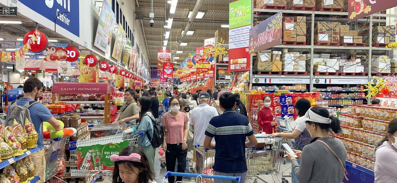 Hàng hóa Tết dồi dào, giá bình ổn- Ảnh 2.