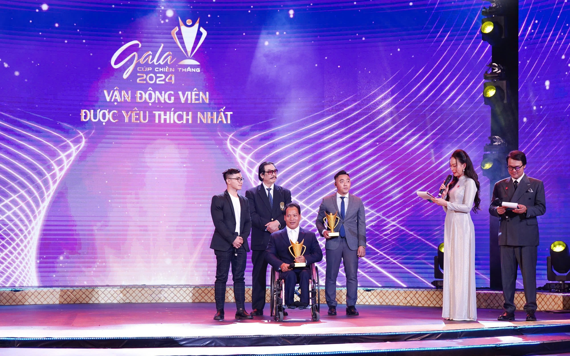 Lê Văn Công giành HCV cử tạ tại ASEAN Para Games 13 - Ảnh 3.