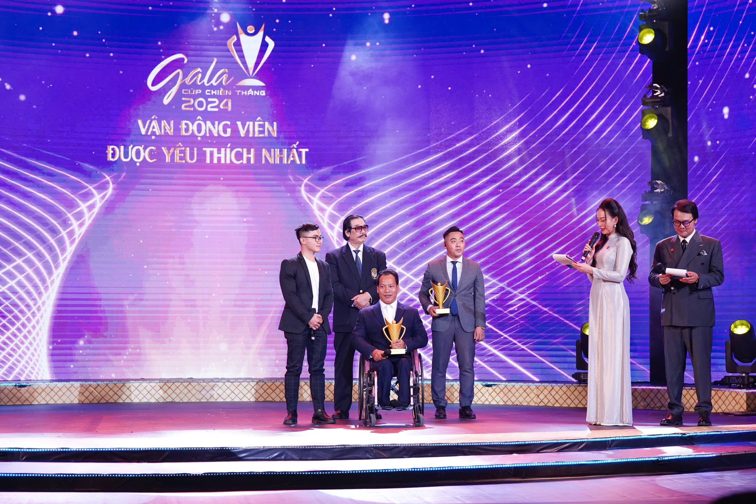 L&ecirc; Văn C&ocirc;ng: Lực sĩ của những kỷ lục- Ảnh 2.
