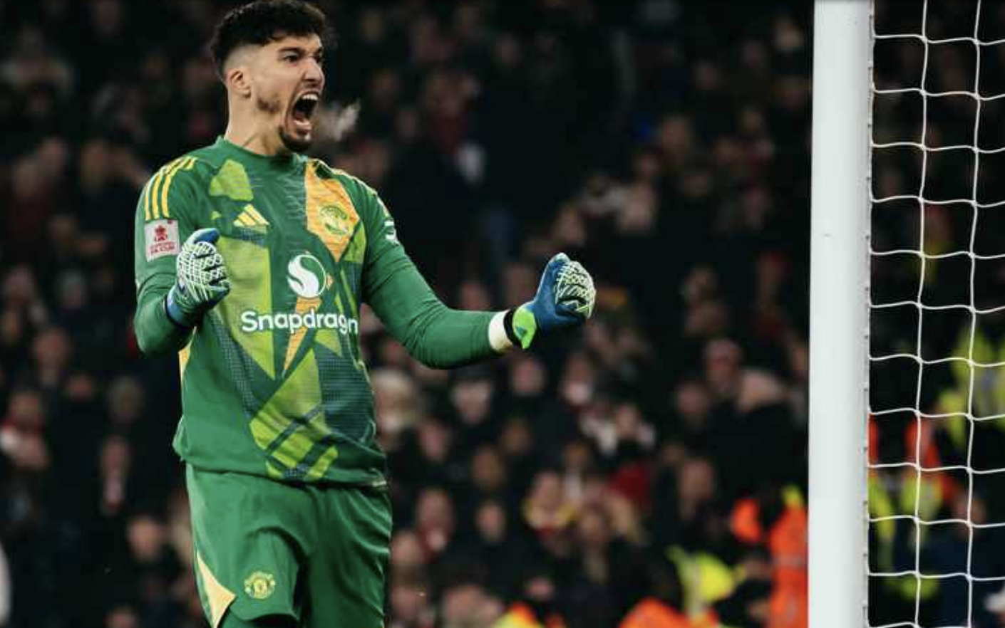 Thủ th&agrave;nh Bayindir h&oacute;a người h&ugrave;ng, Man United loại Arsenal sau loạt 11 m- Ảnh 6.