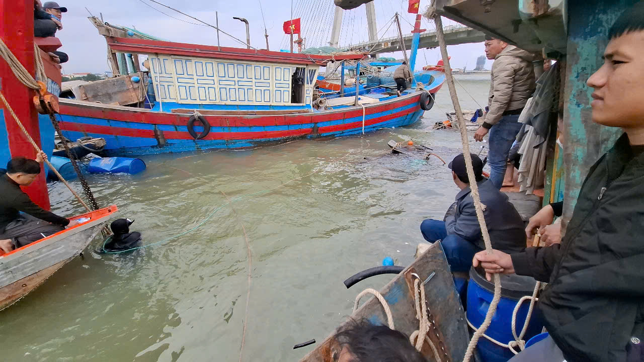 Nguy&ecirc;n nh&acirc;n t&agrave;u c&aacute; bị ch&igrave;m tr&ecirc;n s&ocirc;ng Nhật Lệ - Ảnh 1.