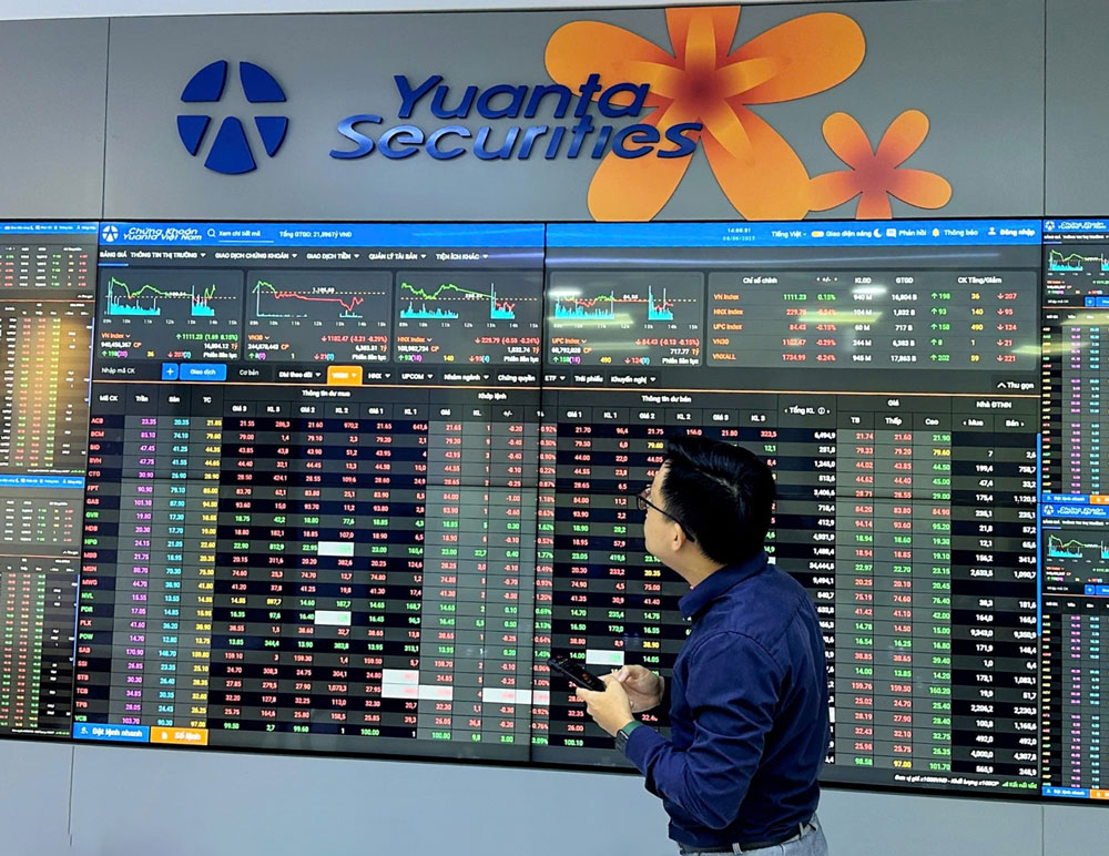 Trong khi nh&agrave; đầu tư k&eacute;m vui, c&aacute;c chuy&ecirc;n gia vẫn lạc quan về triển vọng sắp tới. Ảnh: LAM GIANG