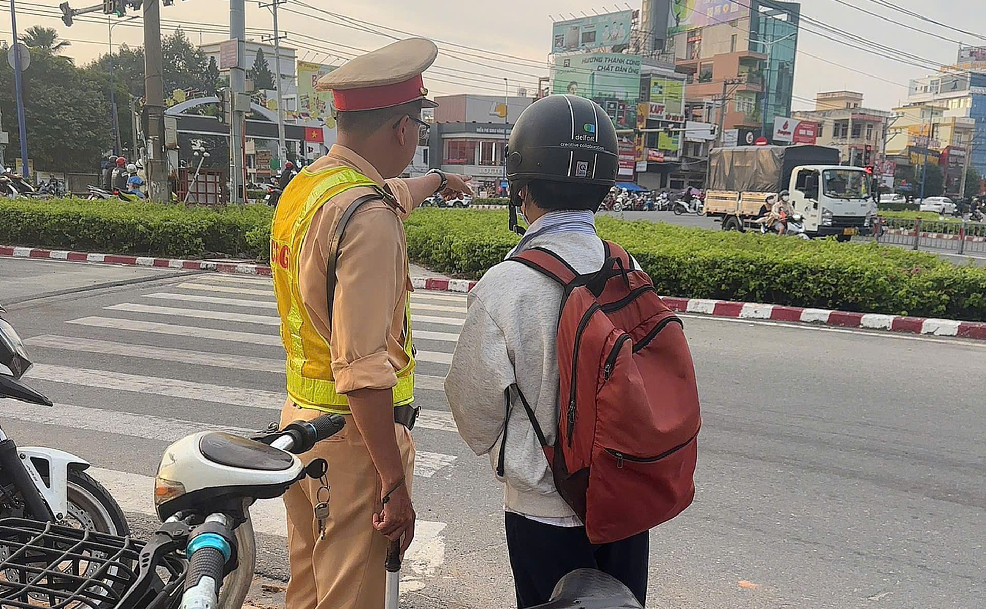 B&igrave;nh Dương triển khai c&aacute;c giải ph&aacute;p giảm &ugrave;n tắc khi t&igrave;nh h&igrave;nh giao th&ocirc;ng đang diễn biến phức tạp - Ảnh 1.