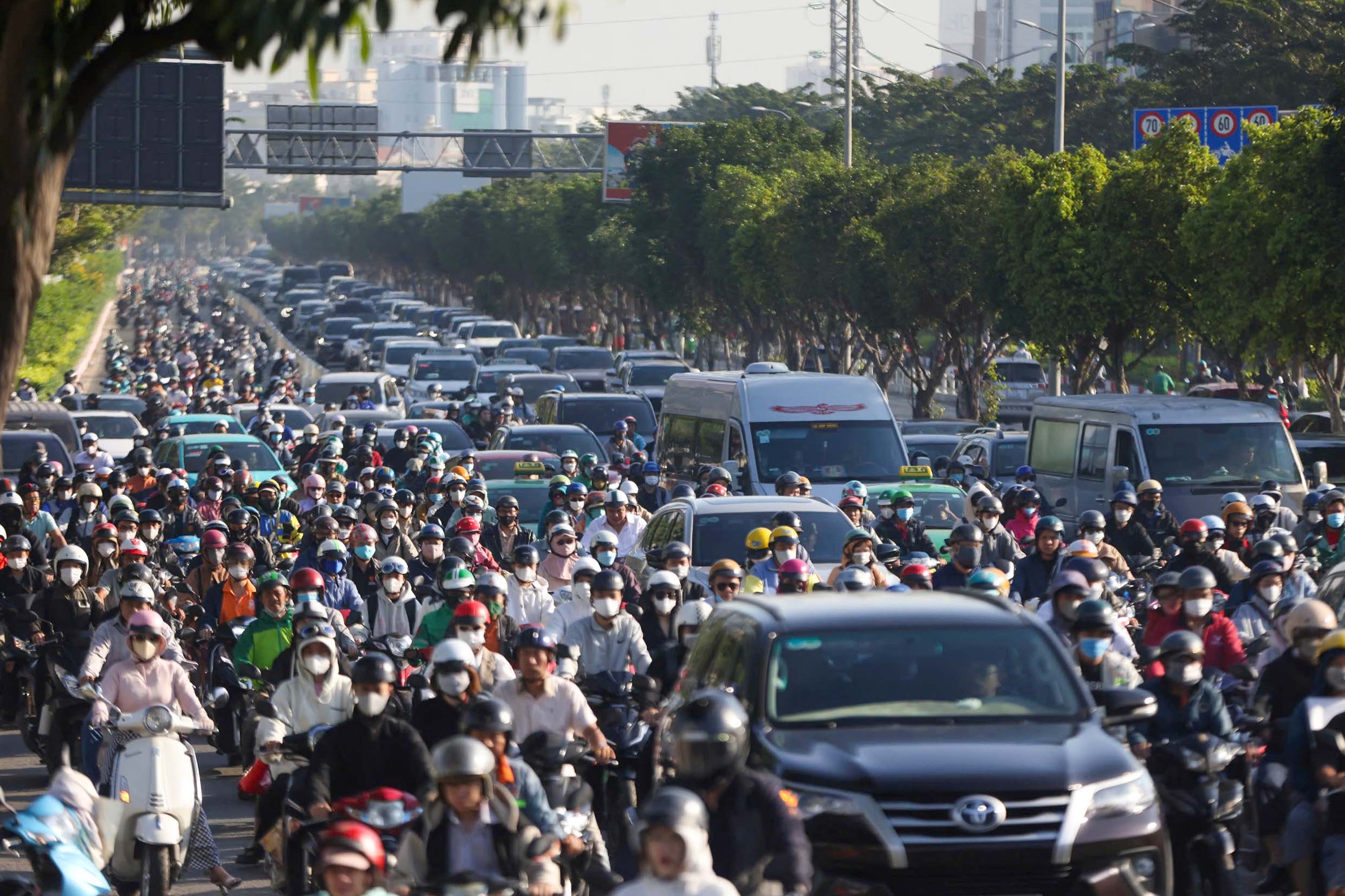 Giải tỏa ngột ngạt giao th&ocirc;ng- Ảnh 1.