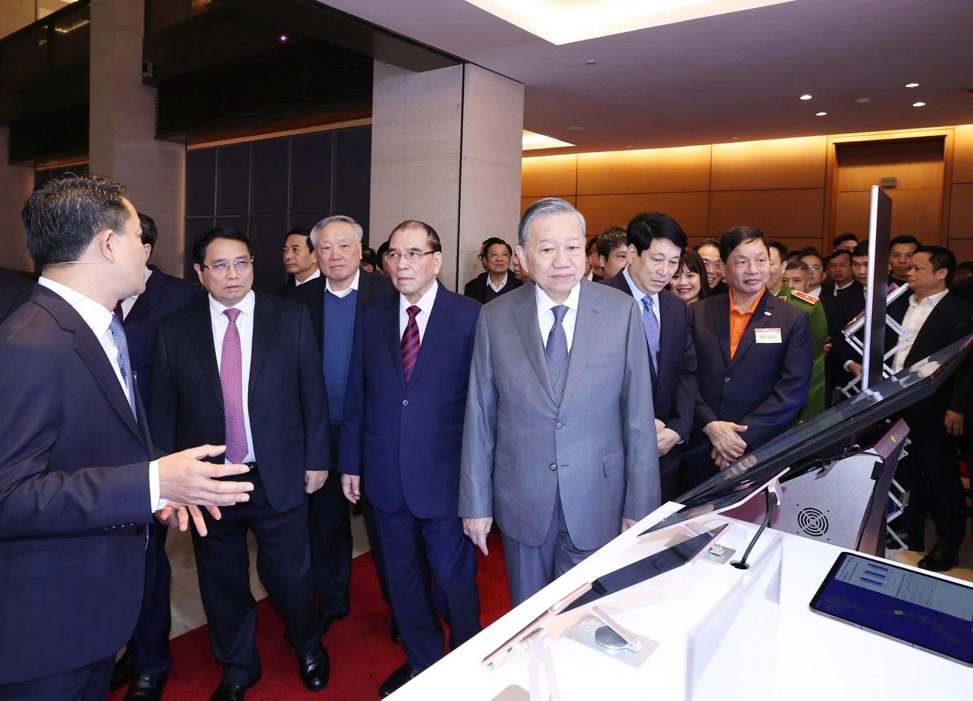 FPT tham dự HN to&agrave;n quốc về đột ph&aacute; ph&aacute;t triển khoa học, c&ocirc;ng nghệ, đổi mới s&aacute;ng tạo v&agrave; CĐS quốc gia- Ảnh 1.