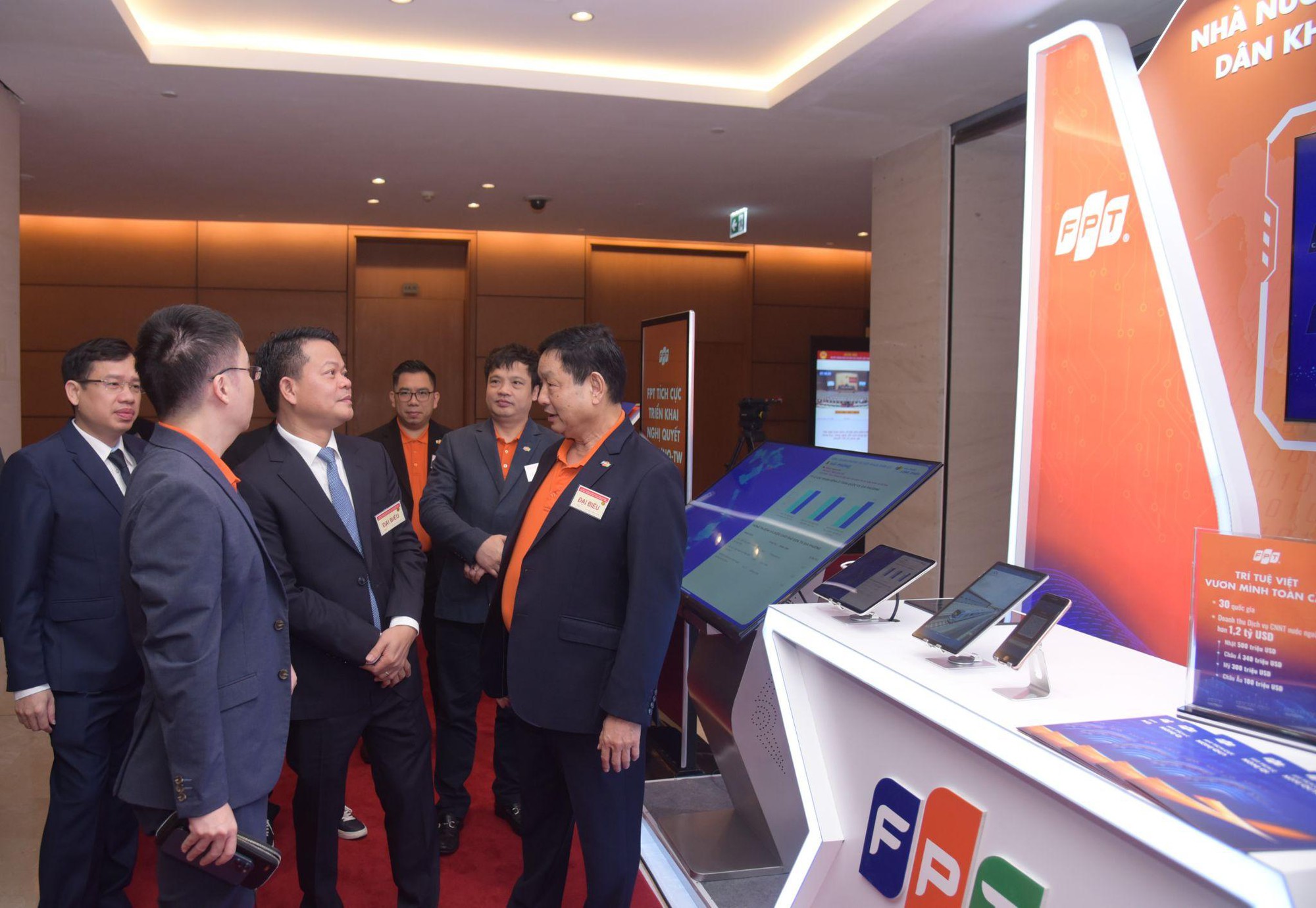 FPT tham dự HN to&agrave;n quốc về đột ph&aacute; ph&aacute;t triển khoa học, c&ocirc;ng nghệ, đổi mới s&aacute;ng tạo v&agrave; CĐS quốc gia- Ảnh 2.