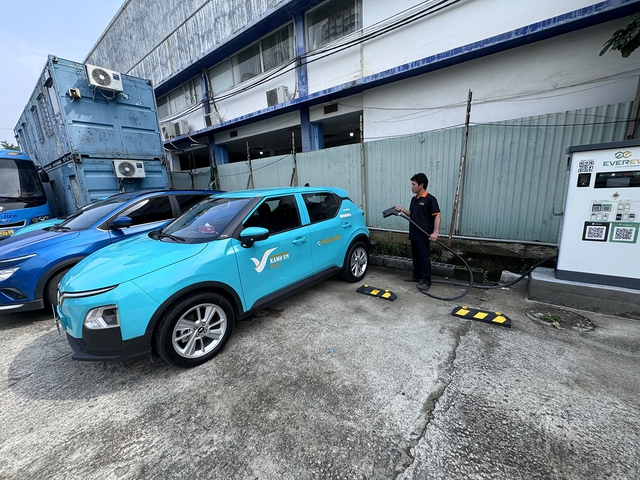 Bộ C&ocirc;ng Thương đề xuất &aacute;p gi&aacute; điện ri&ecirc;ng với trạm, trụ sạc xe điện- Ảnh 1.