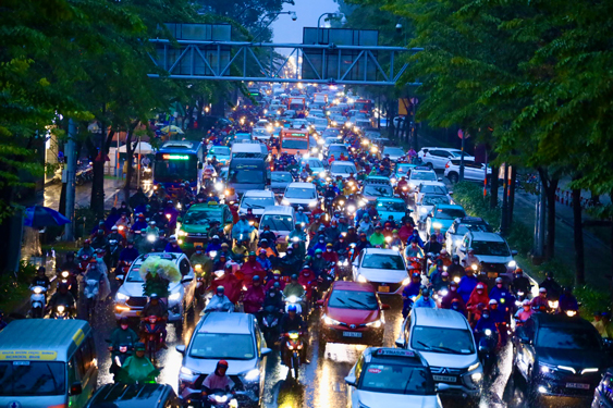 H&igrave;nh ảnh thường ng&agrave;y tại V&ograve;ng xoay Lăng Cha CảẢnh: NGỌC QU&Yacute;