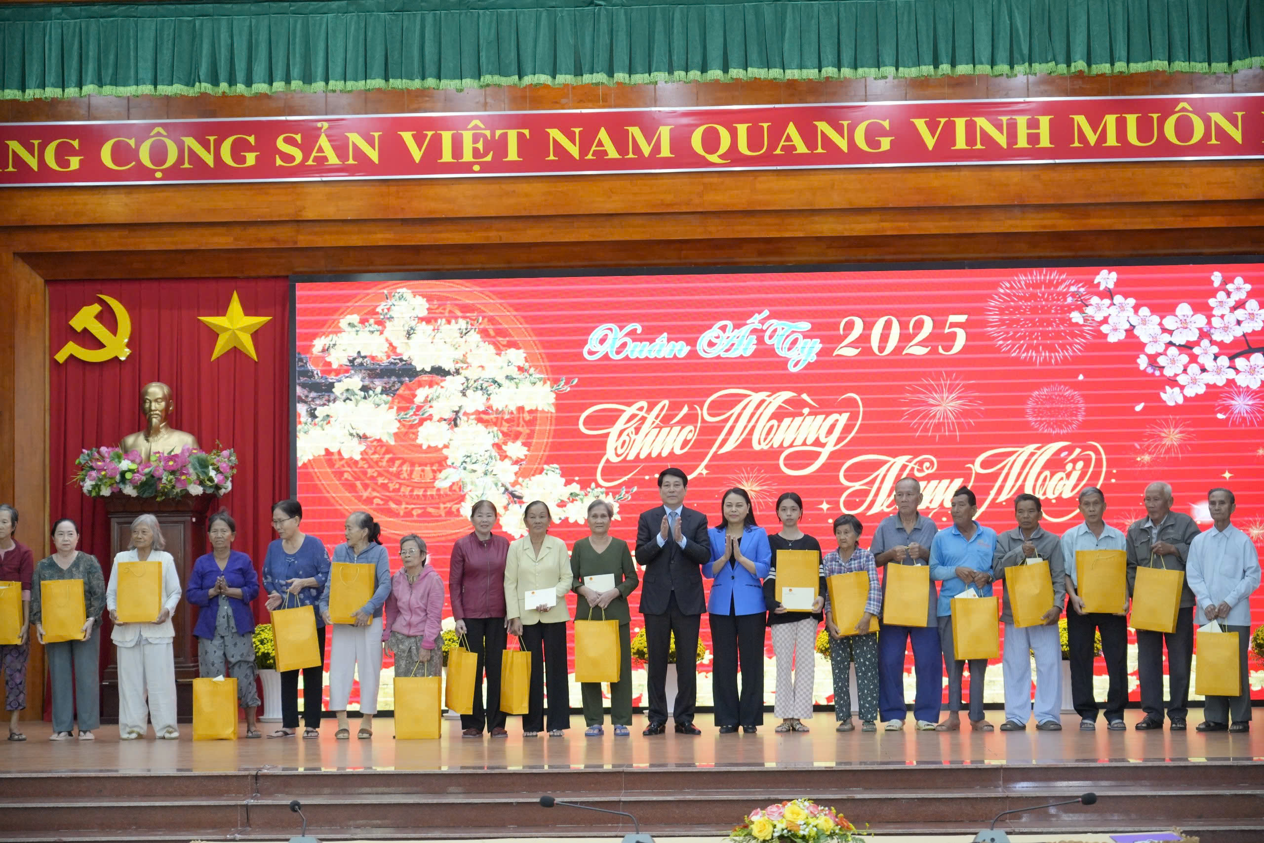 Chủ tịch nước Lương Cường thăm v&agrave; ch&uacute;c Tết tại Ph&uacute; Quốc- Ảnh 3.