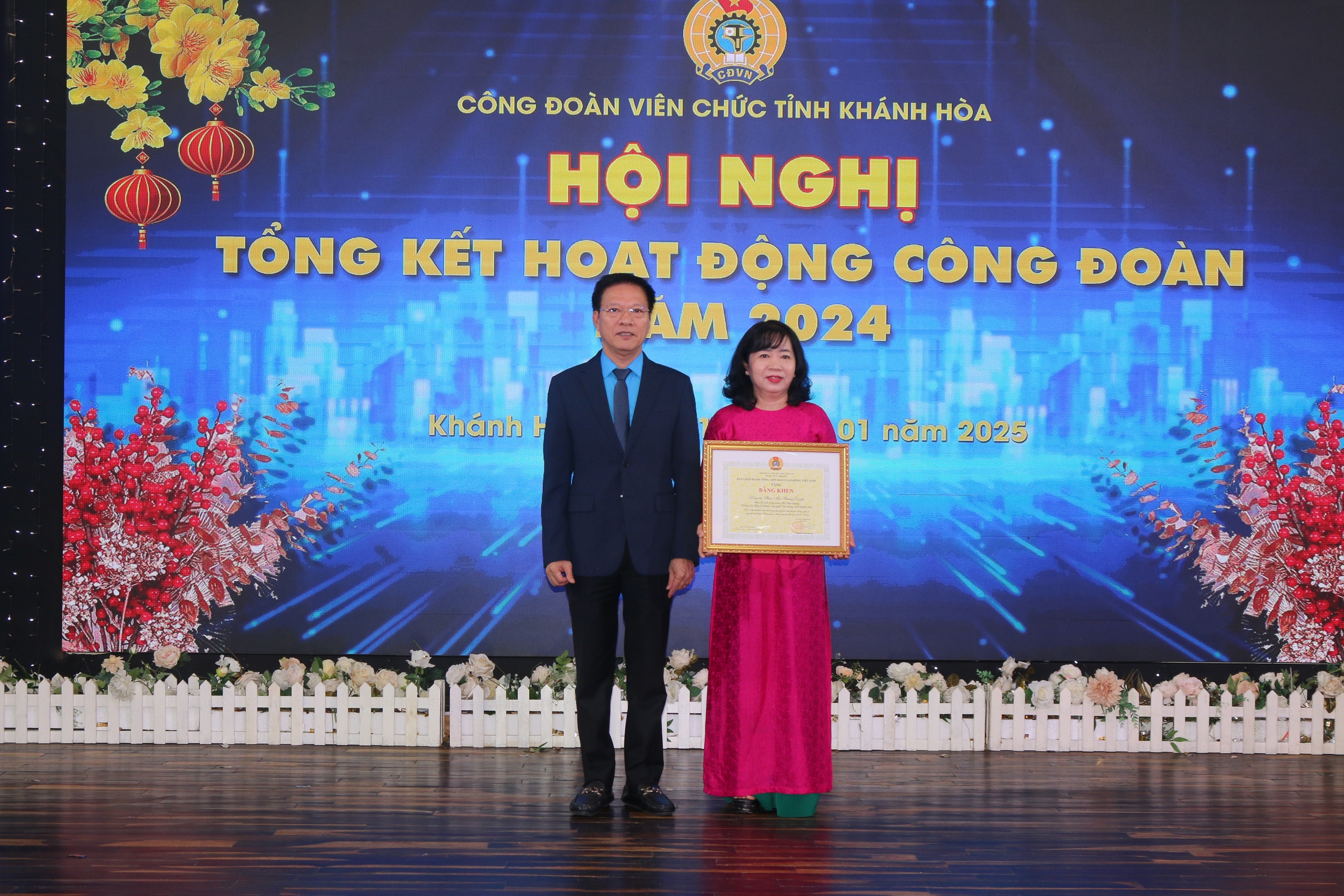 C&ocirc;ng đo&agrave;n Vi&ecirc;n chức Kh&aacute;nh H&ograve;a tổ chức tốt c&aacute;c hoạt động chăm lo người lao động - Ảnh 2.