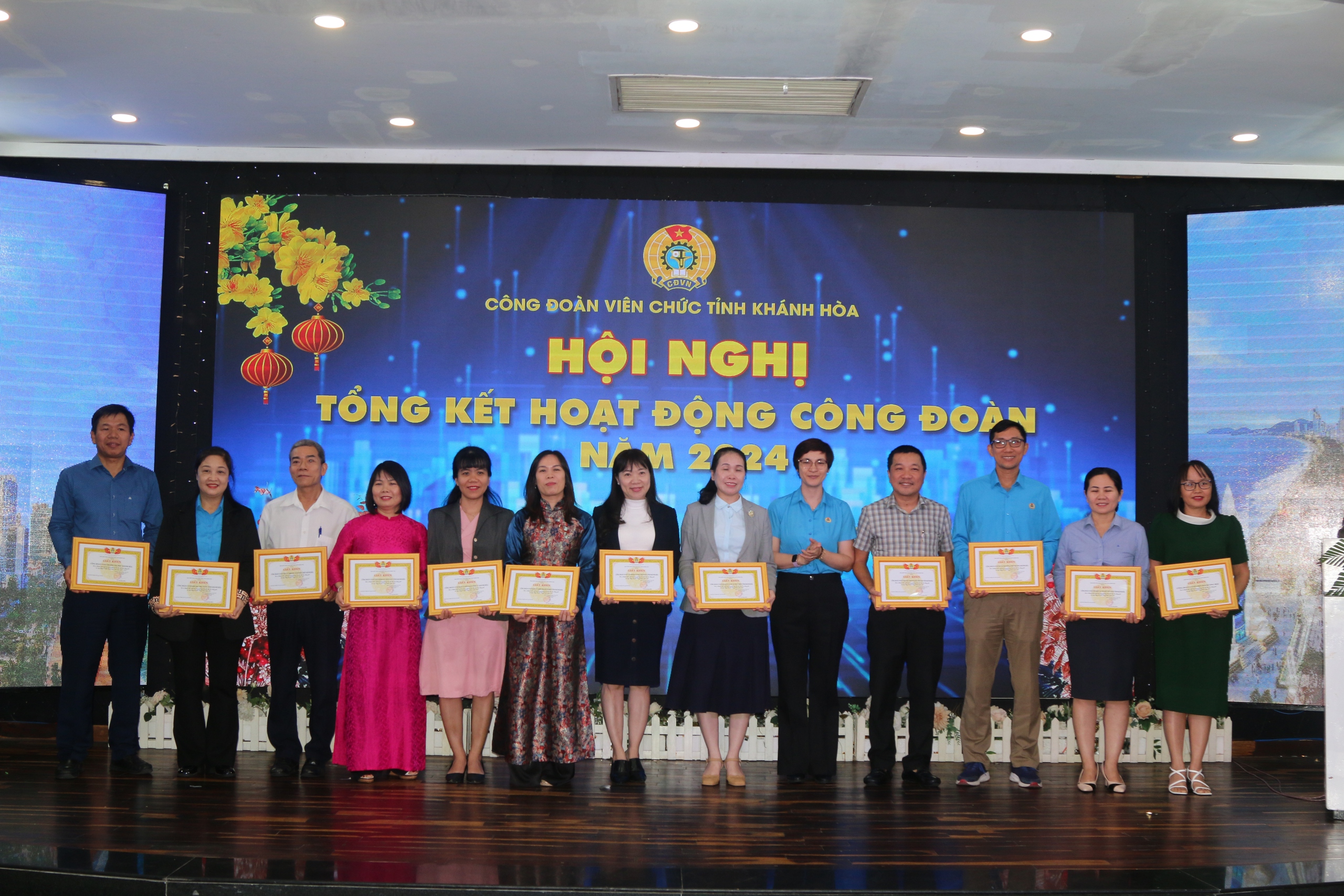 C&ocirc;ng đo&agrave;n Vi&ecirc;n chức Kh&aacute;nh H&ograve;a tổ chức tốt c&aacute;c hoạt động chăm lo người lao động - Ảnh 4.