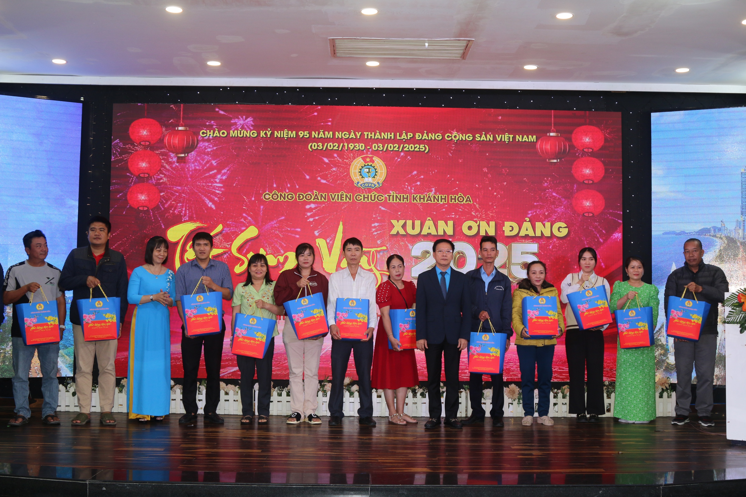 C&ocirc;ng đo&agrave;n Vi&ecirc;n chức Kh&aacute;nh H&ograve;a tổ chức tốt c&aacute;c hoạt động chăm lo người lao động - Ảnh 6.