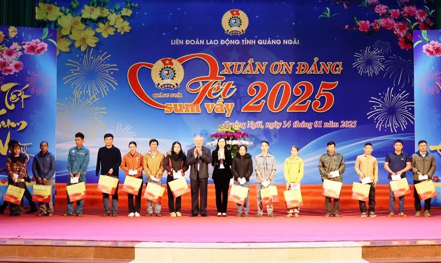 Ph&oacute; Thủ tướng Nguyễn H&ograve;a B&igrave;nh dự "Tết sum vầy - Xu&acirc;n ơn Đảng" năm 2025 tại Quảng Ng&atilde;i- Ảnh 4.