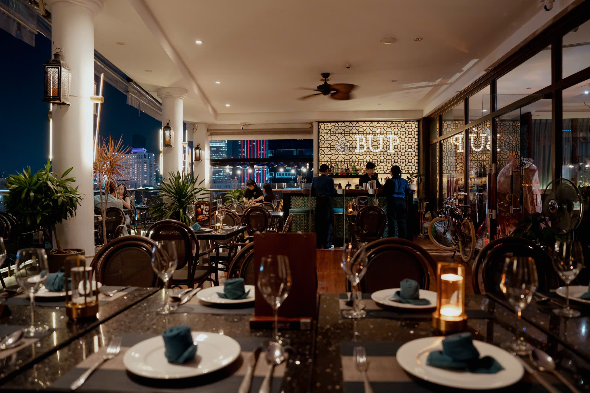 Cận cảnh "Nồi b&aacute;nh t&igrave;nh th&acirc;n khổng lồ" tại The Odys Boutique Hotel- Ảnh 5.