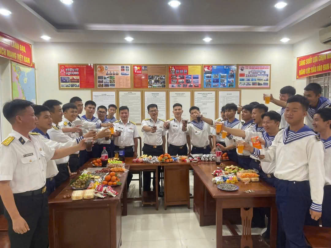 Lắng đọng t&igrave;nh đồng đội trước ng&agrave;y xuất ngũ- Ảnh 2.