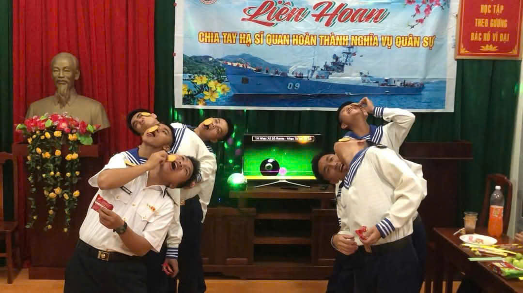 Lắng đọng t&igrave;nh đồng đội trước ng&agrave;y xuất ngũ- Ảnh 4.