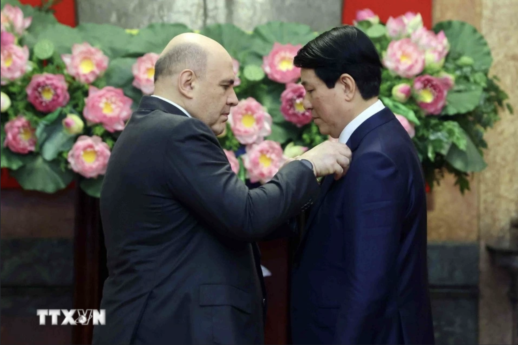 Thủ tướng Nga trao Hu&acirc;n chương Hữu nghị tặng Chủ tịch nước Lương Cường- Ảnh 2.