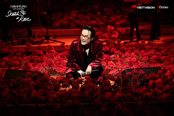 Ca sĩ Hà Anh Tuấn tại Nhà hát Opera Sydney (Úc). (Ảnh do nhân vật cung cấp)