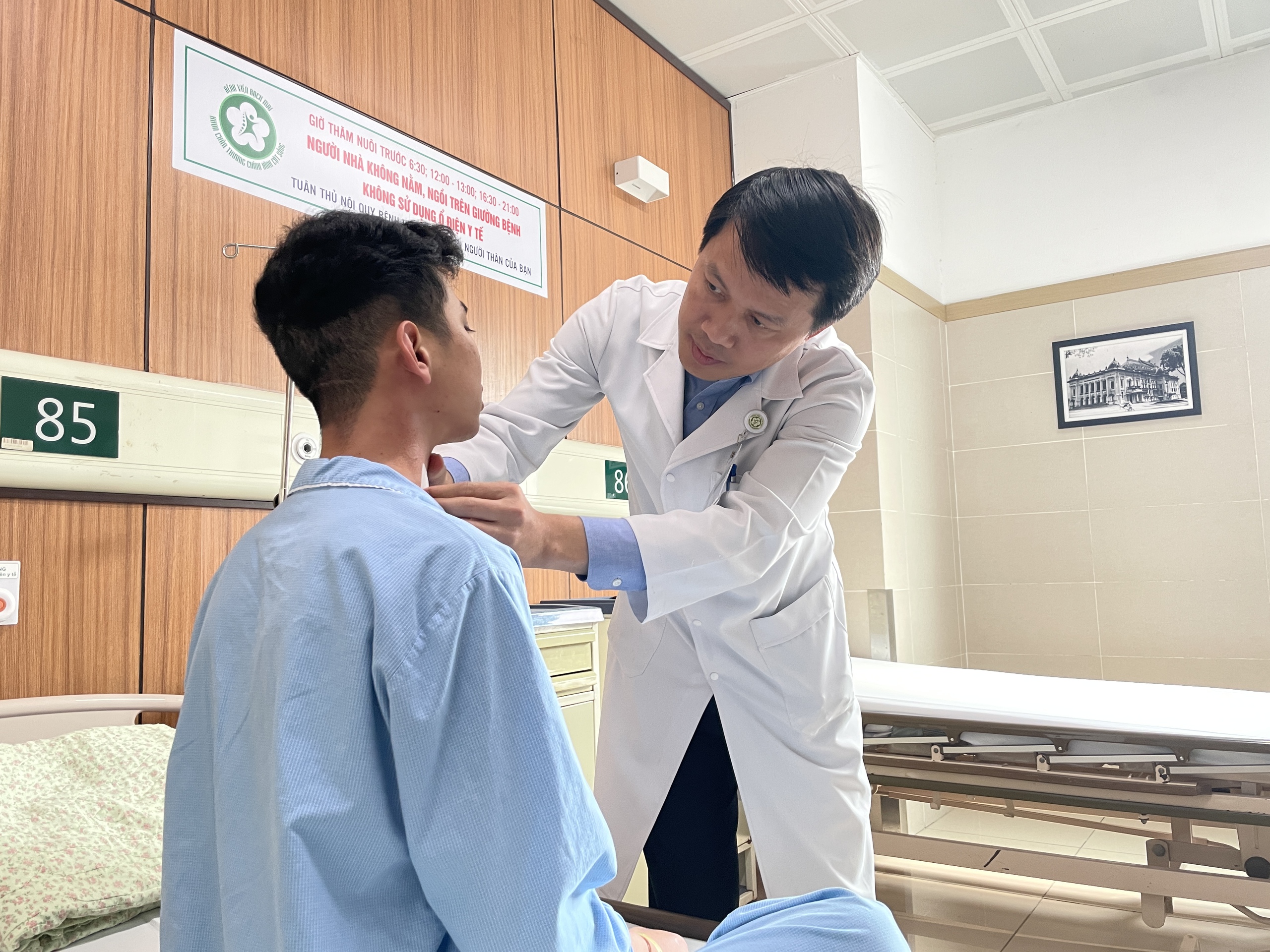 Lần đầu ti&ecirc;n nội soi cứu thanh ni&ecirc;n g&atilde;y cột sống cổ phức tạp- Ảnh 1.