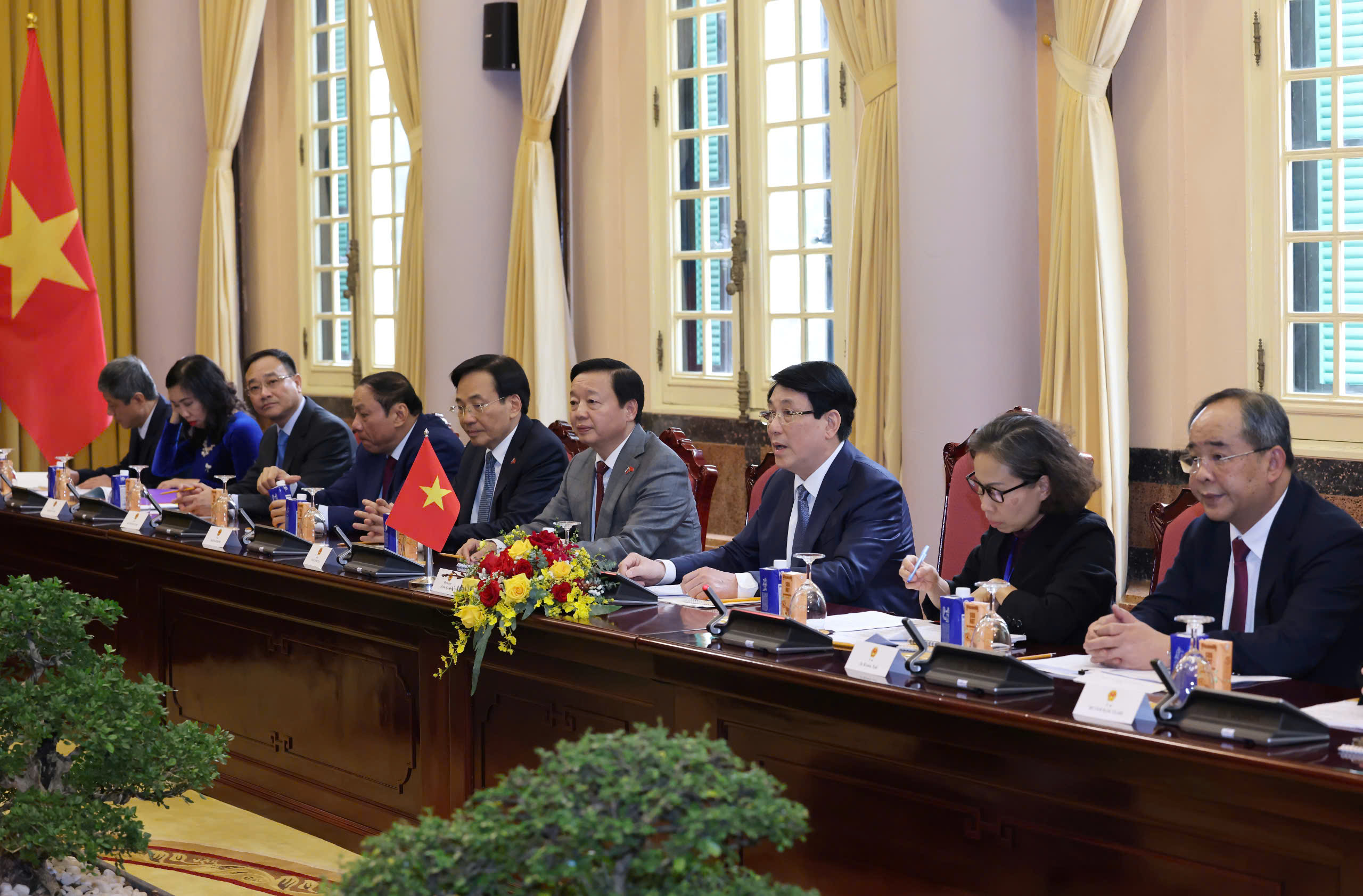 Thủ tướng Nga trao Hu&acirc;n chương Hữu nghị tặng Chủ tịch nước Lương Cường- Ảnh 8.