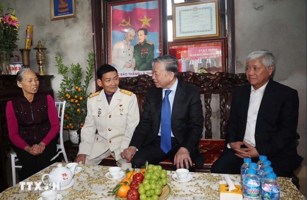Những h&igrave;nh ảnh Tổng B&iacute; thư T&ocirc; L&acirc;m thăm, l&agrave;m việc tại Nam Định- Ảnh 8.