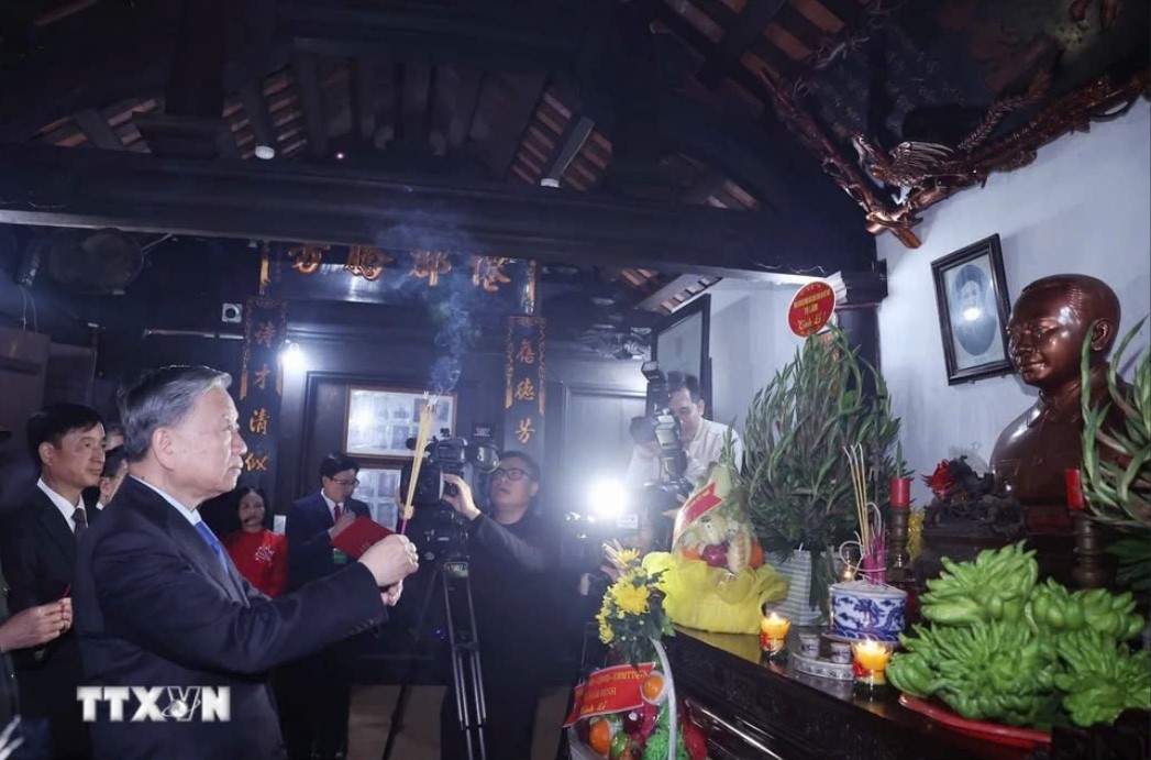 Những h&igrave;nh ảnh Tổng B&iacute; thư T&ocirc; L&acirc;m thăm, l&agrave;m việc tại Nam Định- Ảnh 1.