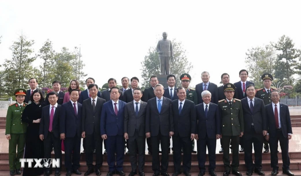 Những h&igrave;nh ảnh Tổng B&iacute; thư T&ocirc; L&acirc;m thăm, l&agrave;m việc tại Nam Định- Ảnh 6.
