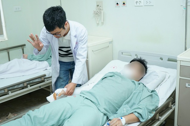 Nam thanh ni&ecirc;n g&atilde;y xương v&igrave; chơi vật tay- Ảnh 1.