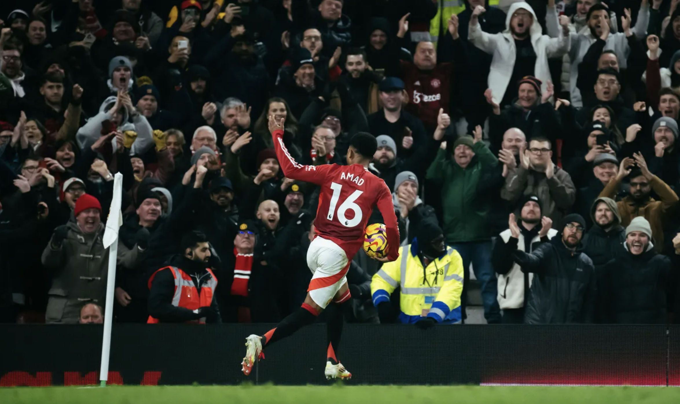 Amad Diallo lập hat-trick trong 12 ph&uacute;t, Man United ngược d&ograve;ng hạ Southampton- Ảnh 7.