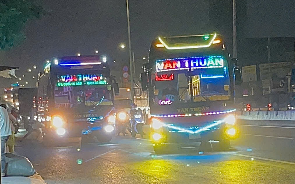 TP HCM siết chặt xe kh&aacute;ch &ldquo;tr&aacute; h&igrave;nh&rdquo; - Ảnh 2.