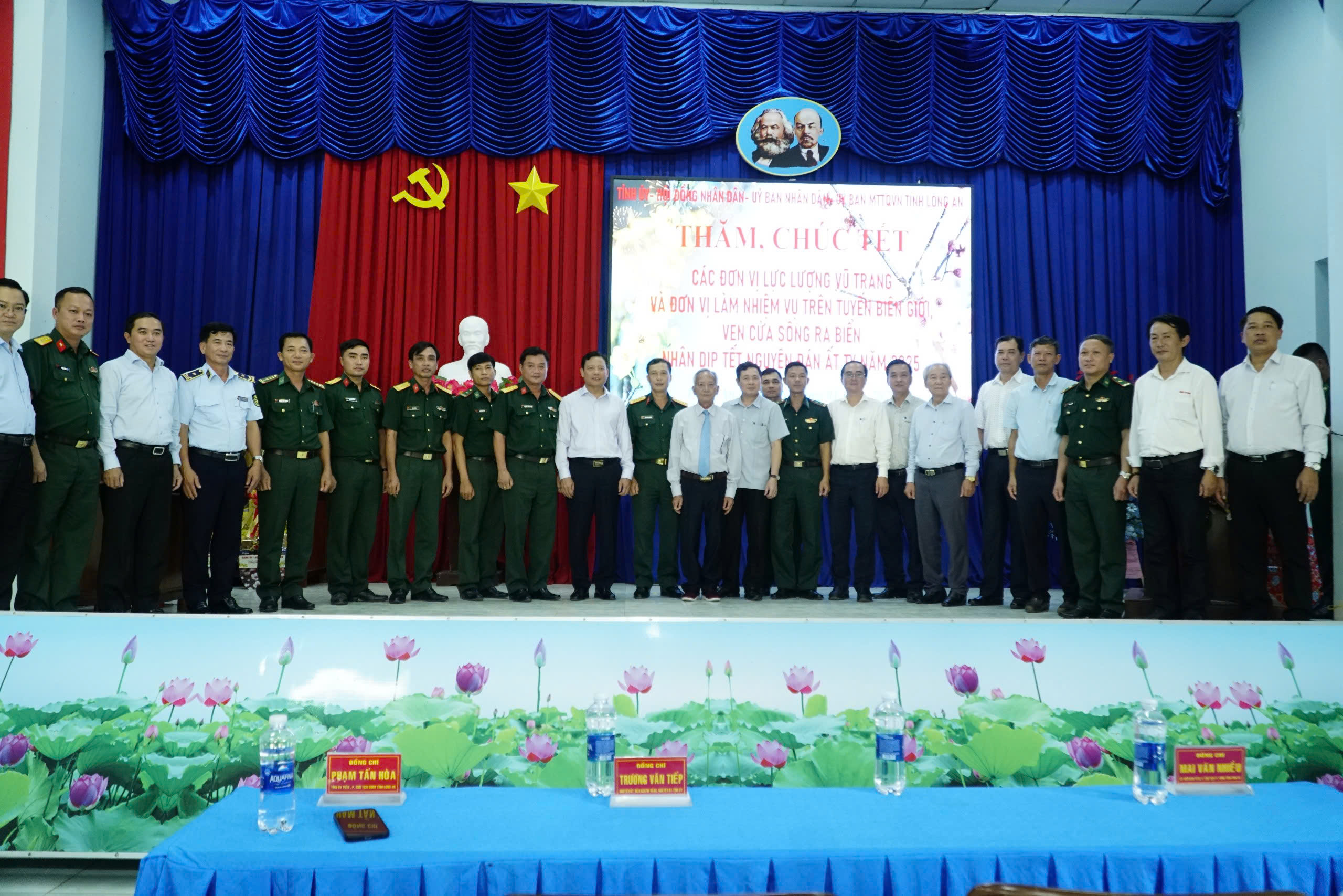 VIDEO: Tặng 200 suất hỗ trợ học bổng đến học sinh v&ugrave;ng bi&ecirc;n Long An- Ảnh 11.