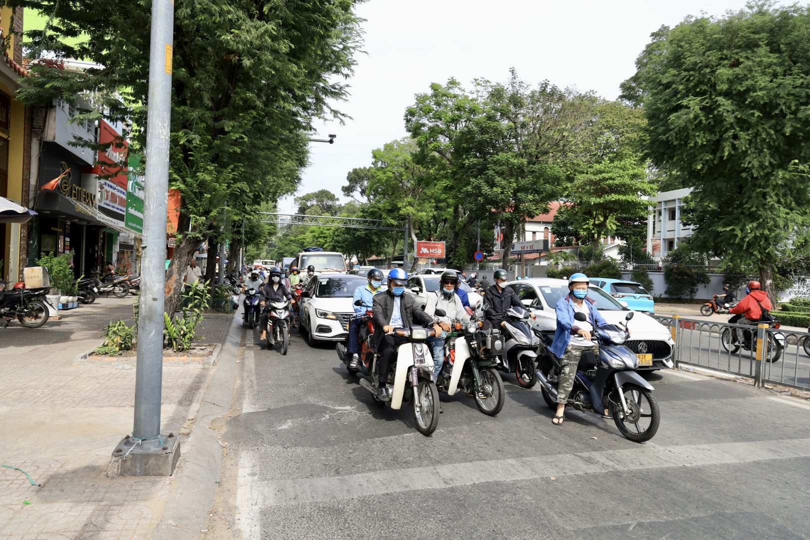 "Bắt bệnh" giao thông TP HCM- Ảnh 1.