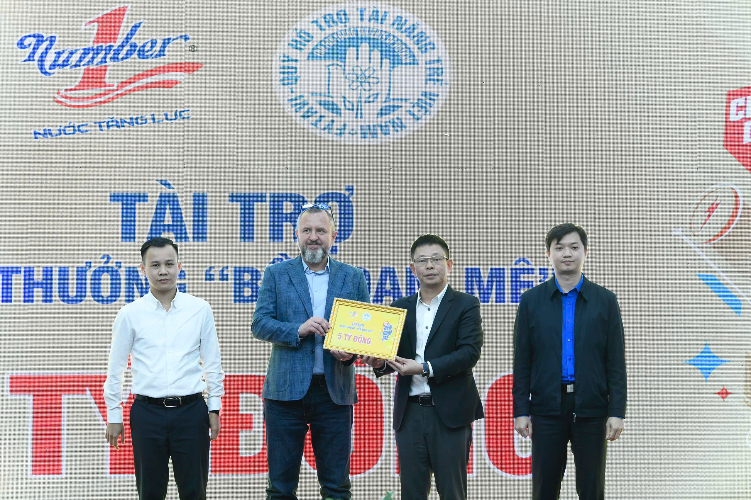 Giải thưởng h&agrave;ng tỉ đồng cho những bạn trẻ vượt kh&oacute; theo đuổi đam m&ecirc;- Ảnh 2.