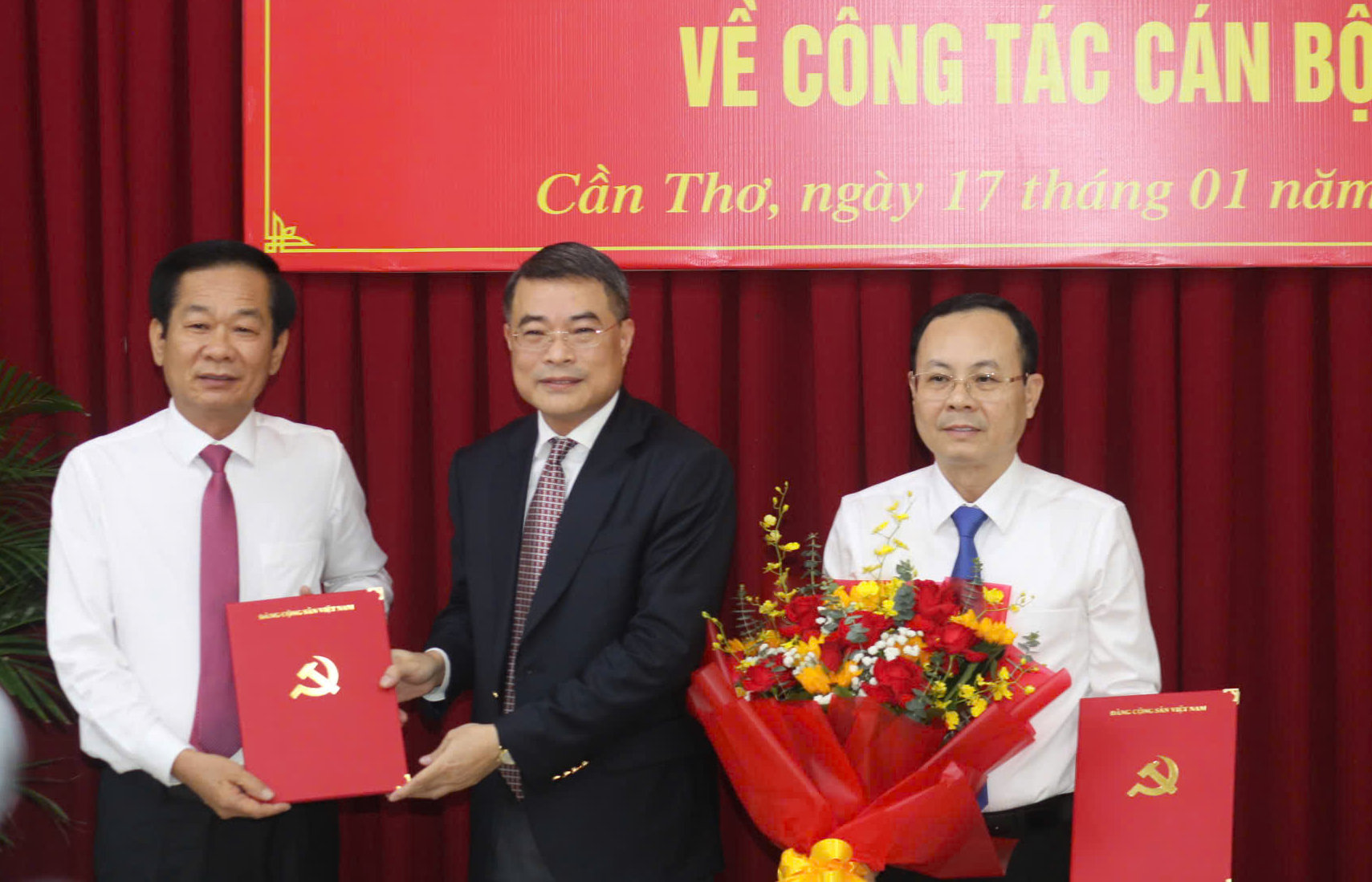 B&iacute; thư Tỉnh uỷ Ki&ecirc;n Giang được điều động l&agrave;m B&iacute; thư Th&agrave;nh uỷ Cần Thơ- Ảnh 2.