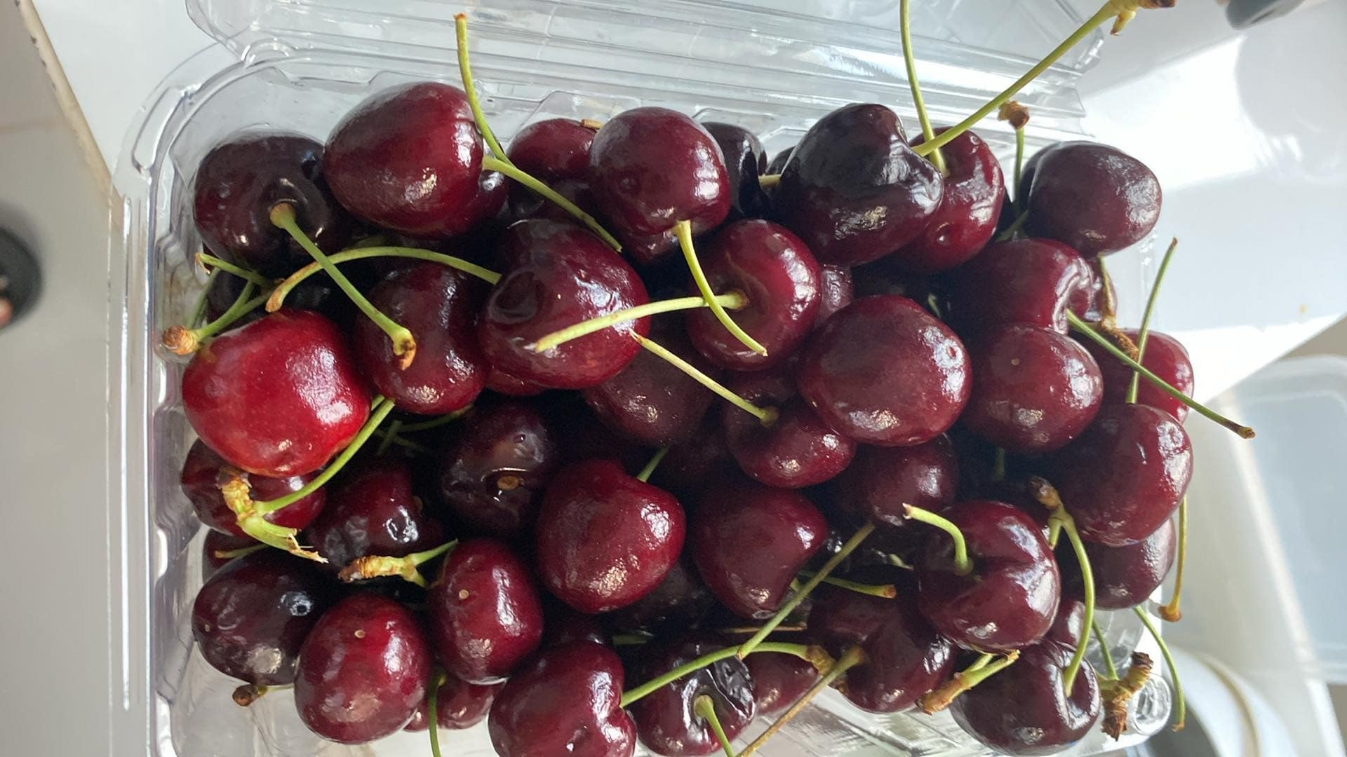 Cherry Chile gi&aacute; rẻ bất ngờ, nhiều người nghi ngờ h&agrave;ng Trung Quốc- Ảnh 1.