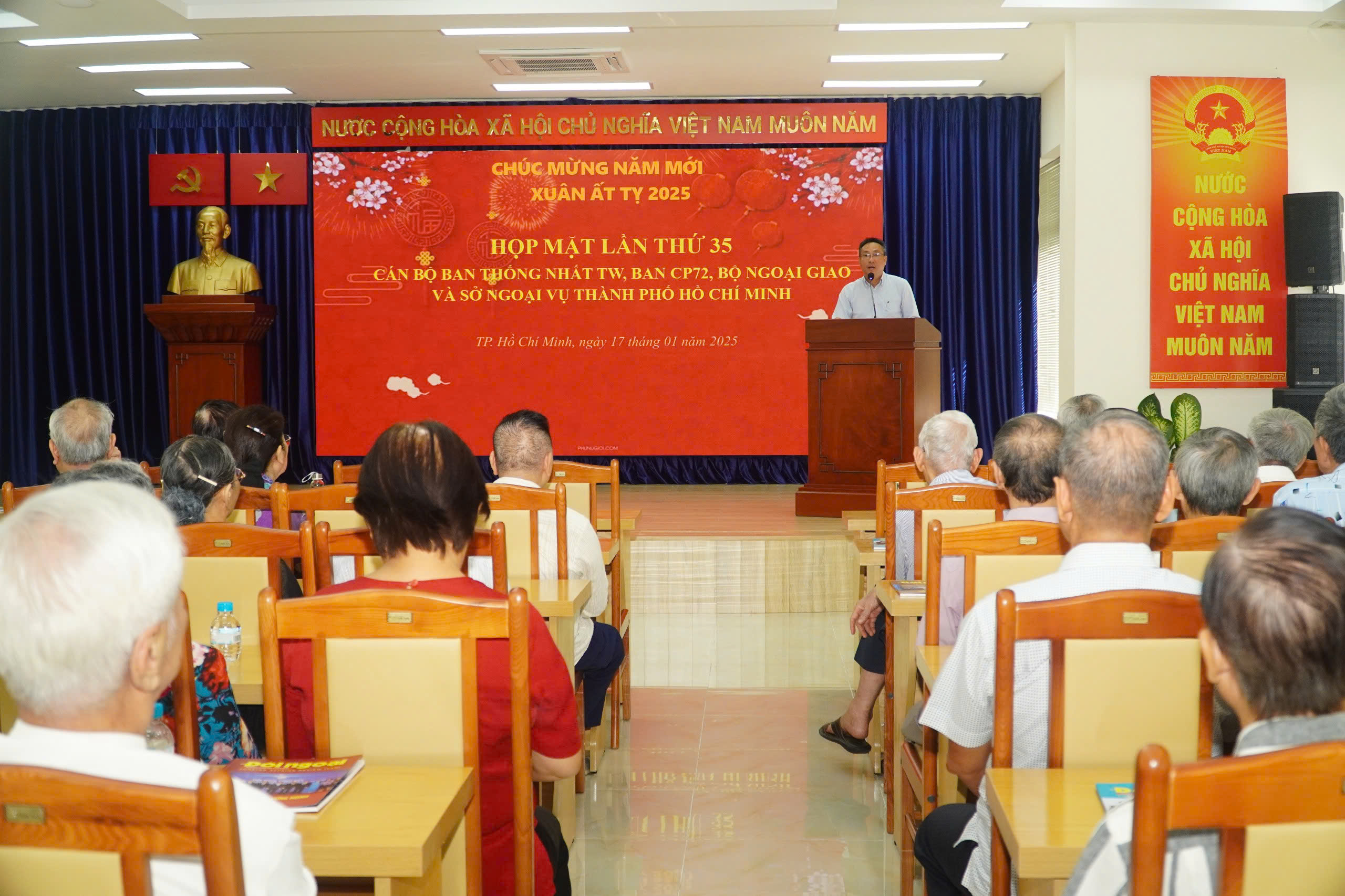 Sở Ngoại vụ TP HCM họp mặt c&aacute;n bộ hưu tr&iacute;- Ảnh 1.