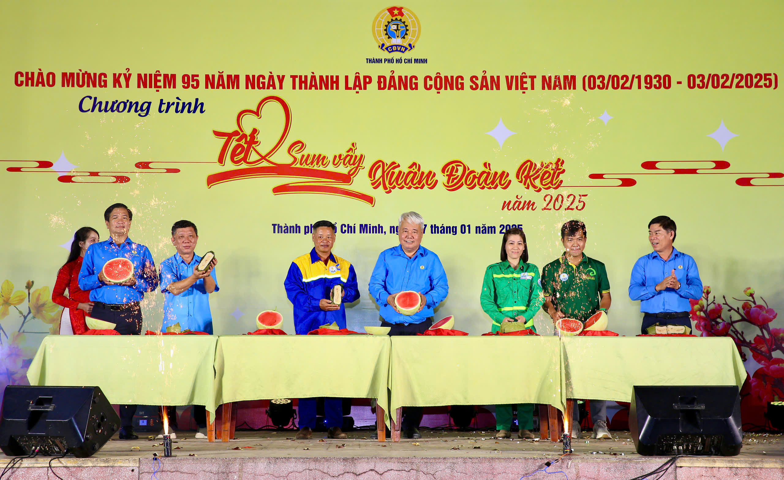 TP HCM: Ấm &aacute;p, &yacute; nghĩa chương tr&igrave;nh Tết sum vầy d&agrave;nh cho gia đ&igrave;nh c&ocirc;ng nh&acirc;n kh&oacute; khăn- Ảnh 2.