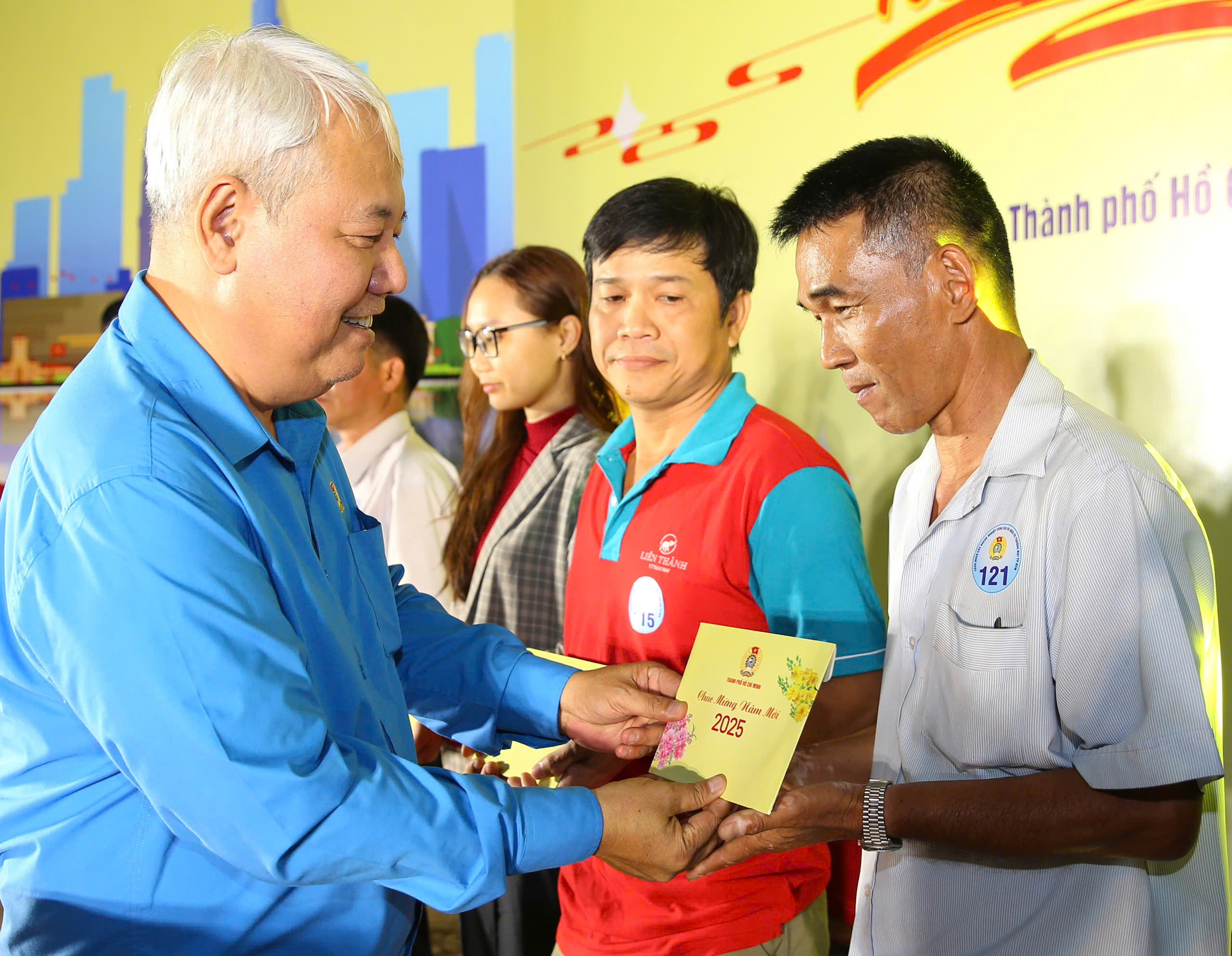 TP HCM: Ấm &aacute;p, &yacute; nghĩa chương tr&igrave;nh Tết sum vầy d&agrave;nh cho gia đ&igrave;nh c&ocirc;ng nh&acirc;n kh&oacute; khăn- Ảnh 5.