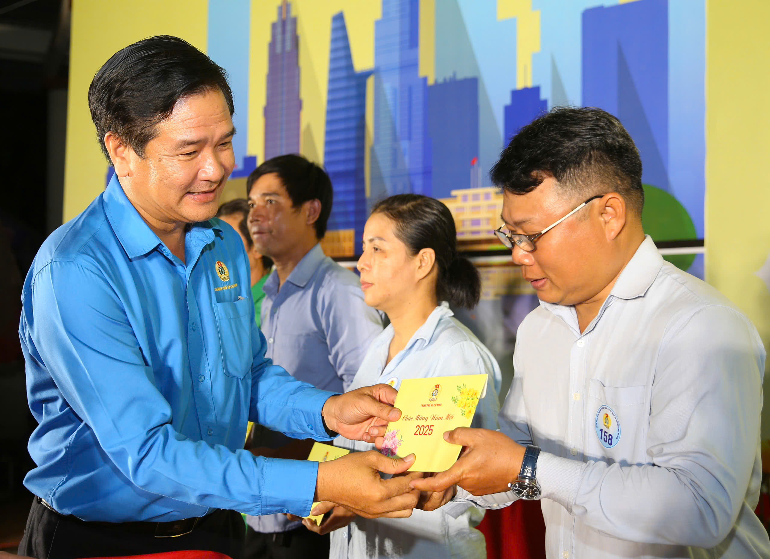 TP HCM: Ấm &aacute;p, &yacute; nghĩa chương tr&igrave;nh Tết sum vầy d&agrave;nh cho gia đ&igrave;nh c&ocirc;ng nh&acirc;n kh&oacute; khăn- Ảnh 8.