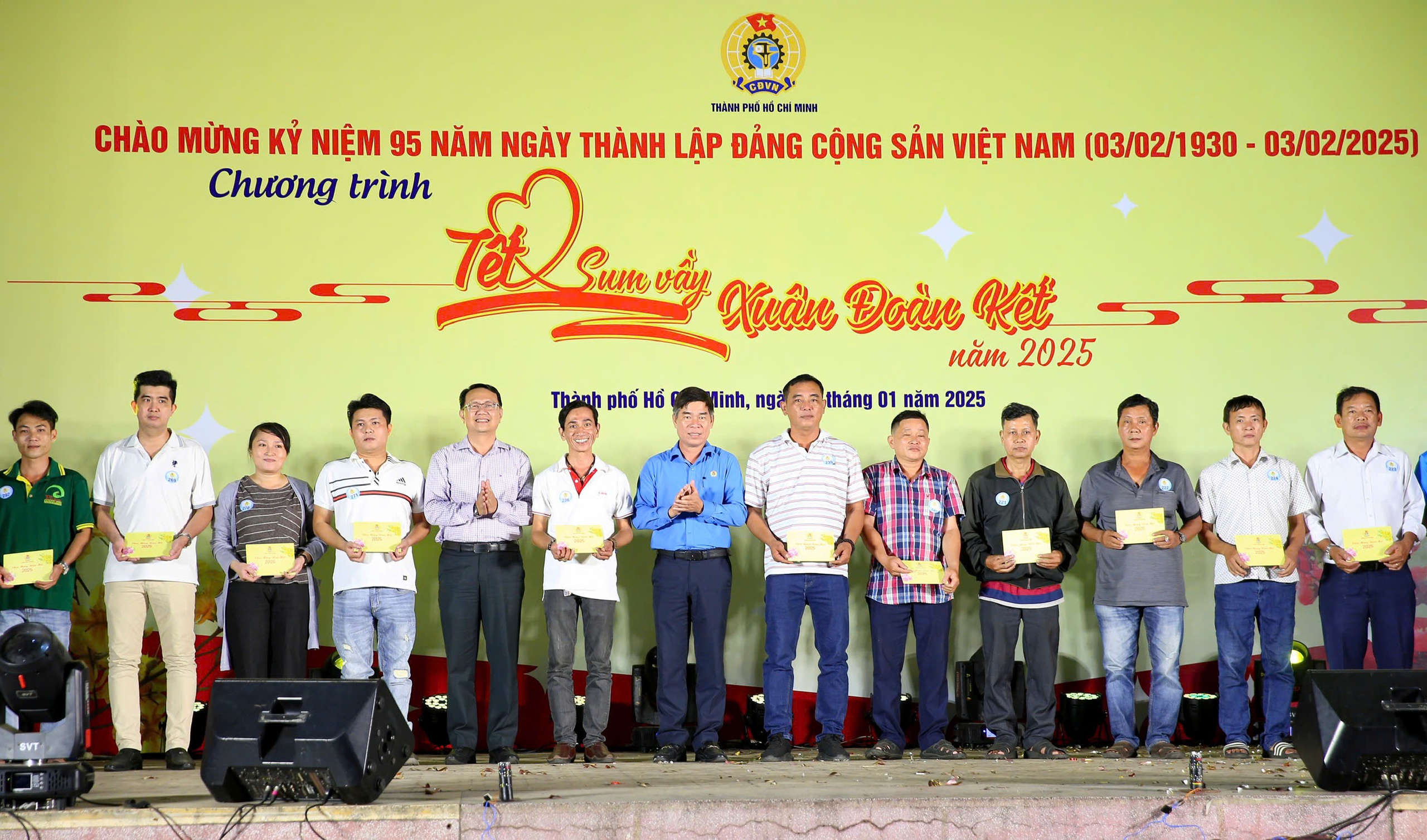 TP HCM: Ấm &aacute;p, &yacute; nghĩa chương tr&igrave;nh Tết sum vầy d&agrave;nh cho gia đ&igrave;nh c&ocirc;ng nh&acirc;n kh&oacute; khăn- Ảnh 7.