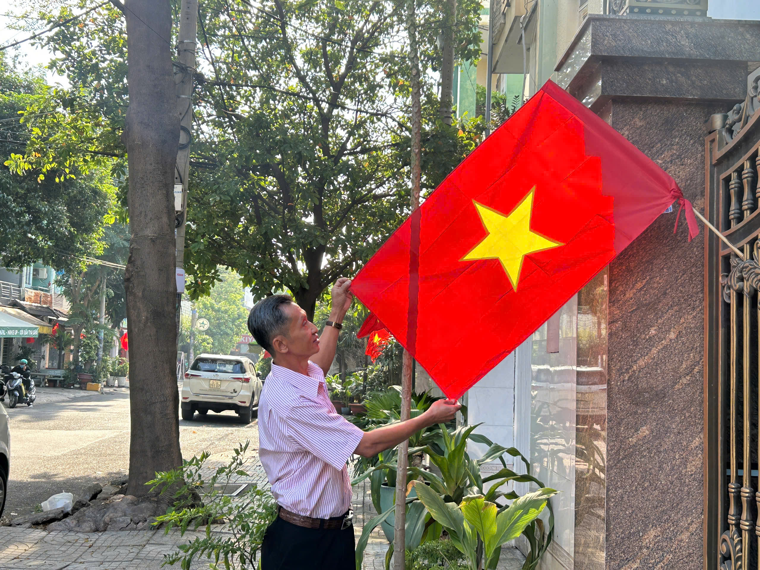 Chương tr&igrave;nh "Tự h&agrave;o cờ Tổ quốc": Gắn kết truyền thống y&ecirc;u nước với nhịp sống đ&ocirc; thị- Ảnh 3.