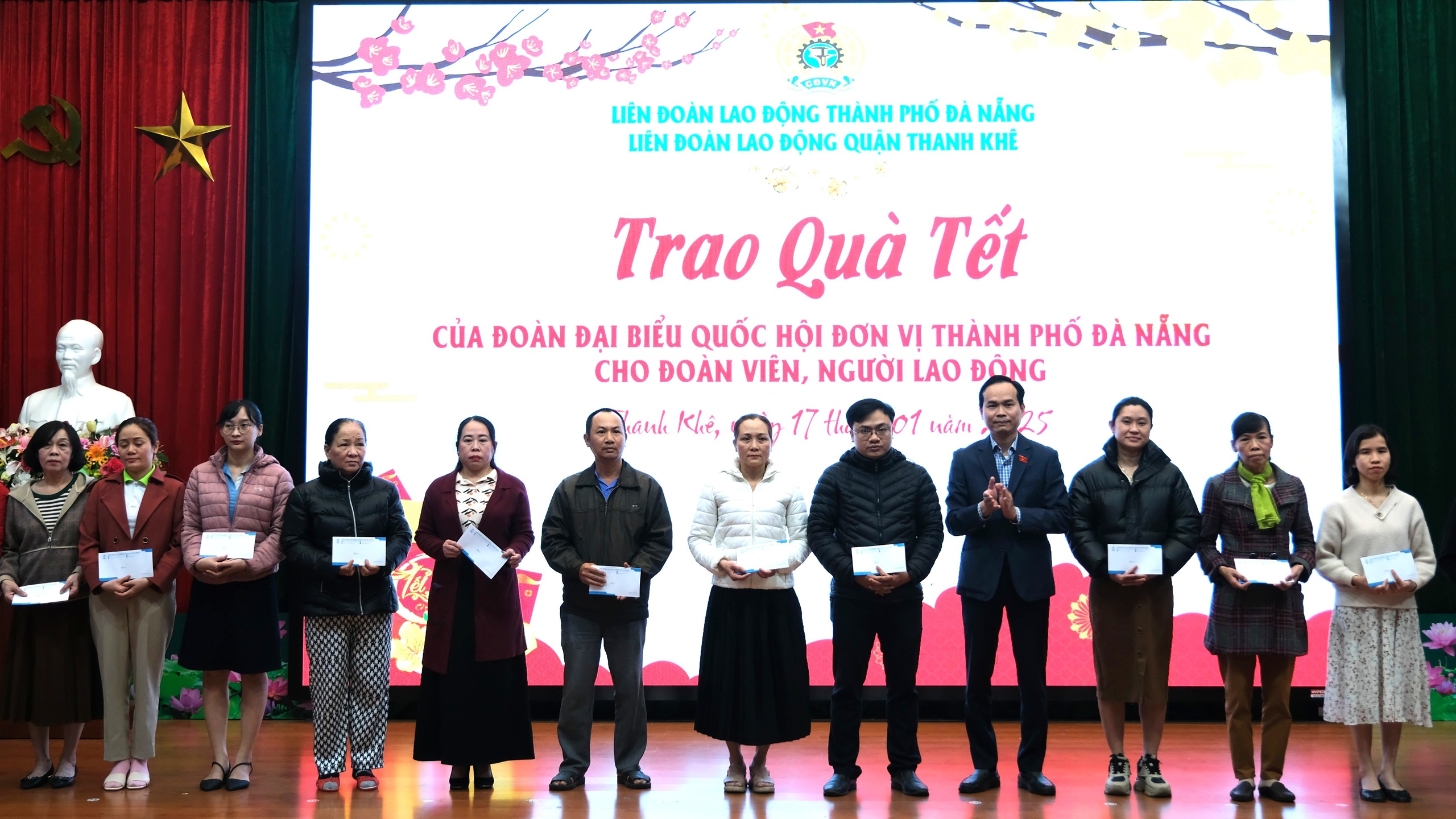 Trao 93 suất qu&agrave; Tết cho đo&agrave;n vi&ecirc;n nghiệp đo&agrave;n c&oacute; ho&agrave;n cảnh kh&oacute; khăn- Ảnh 3.