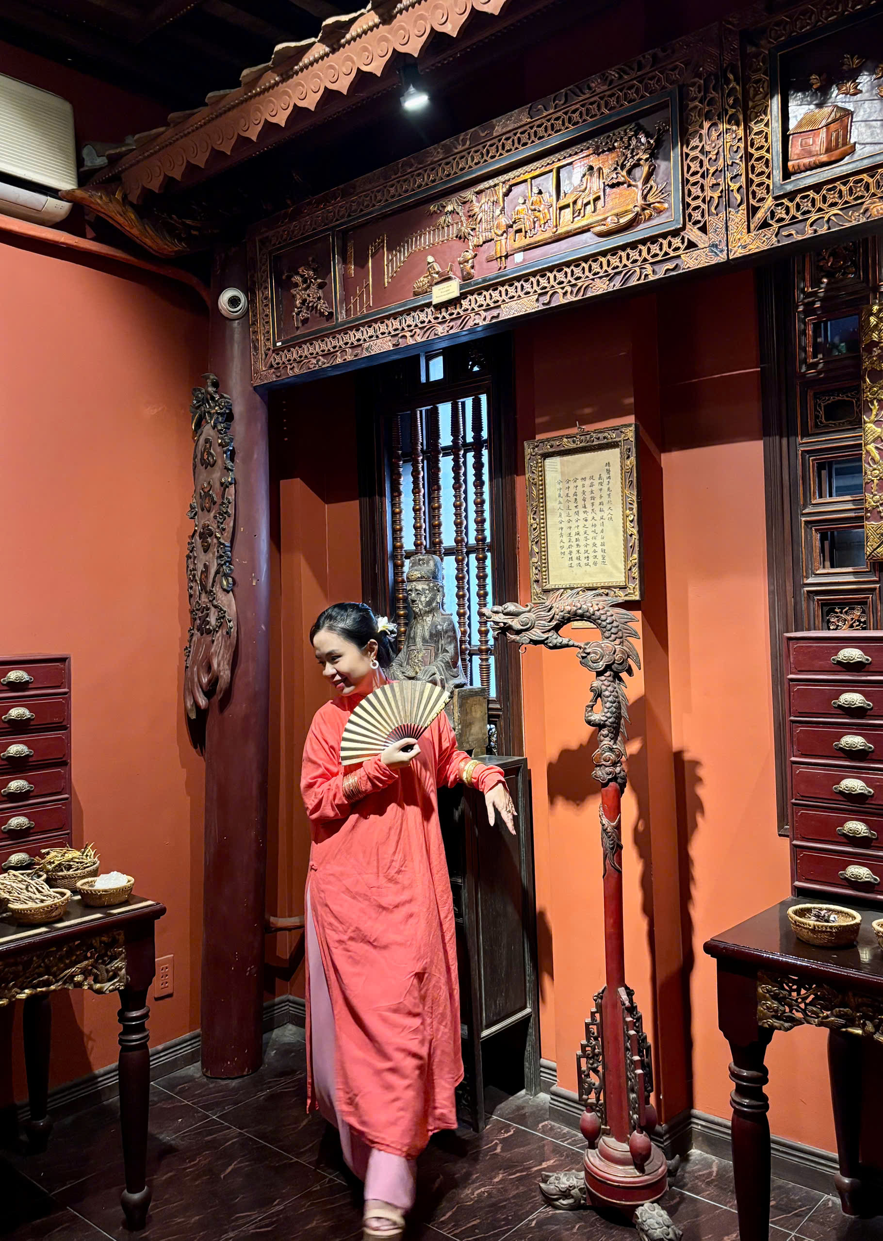 &Aacute;o d&agrave;i d&aacute;ng su&ocirc;ng l&ecirc;n ng&ocirc;i- Ảnh 1.