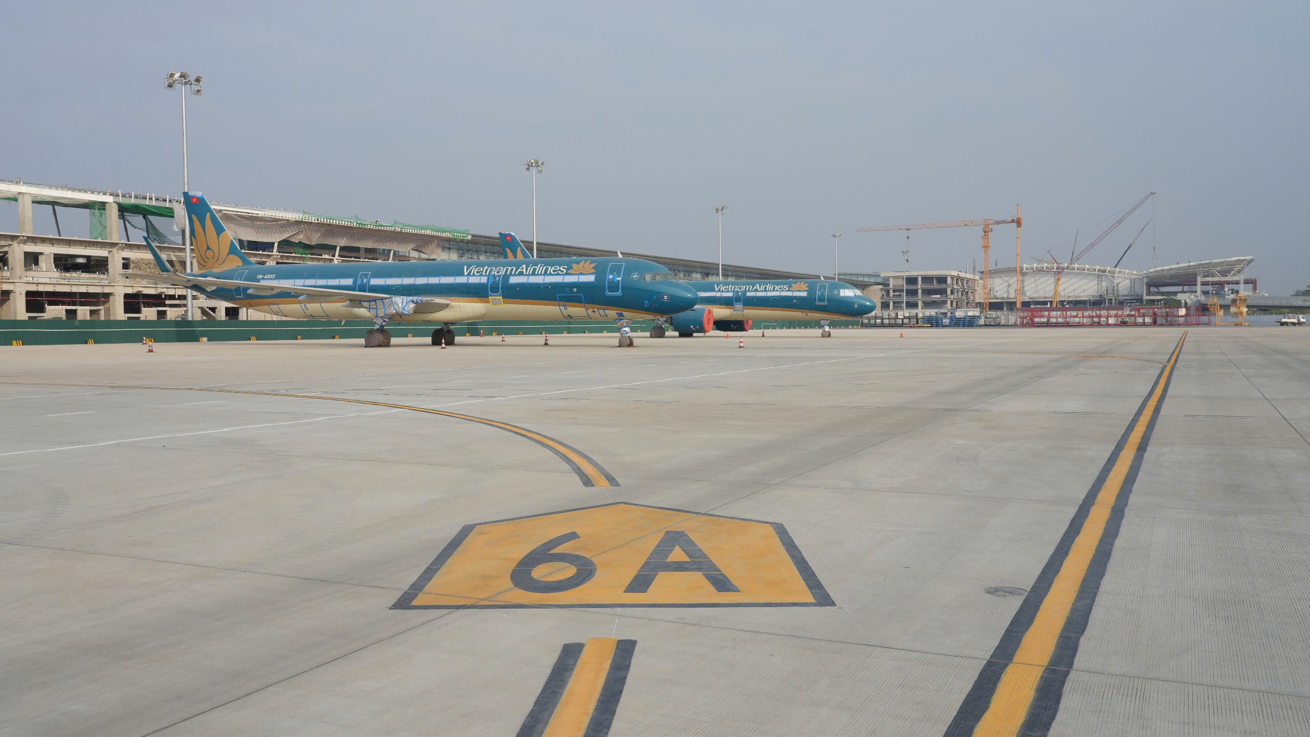 Các vị trí đỗ tàu bay mới đưa vào khai thác thuộc Dự án Mở rộng Nhà ga T2 Nội Bài (2)