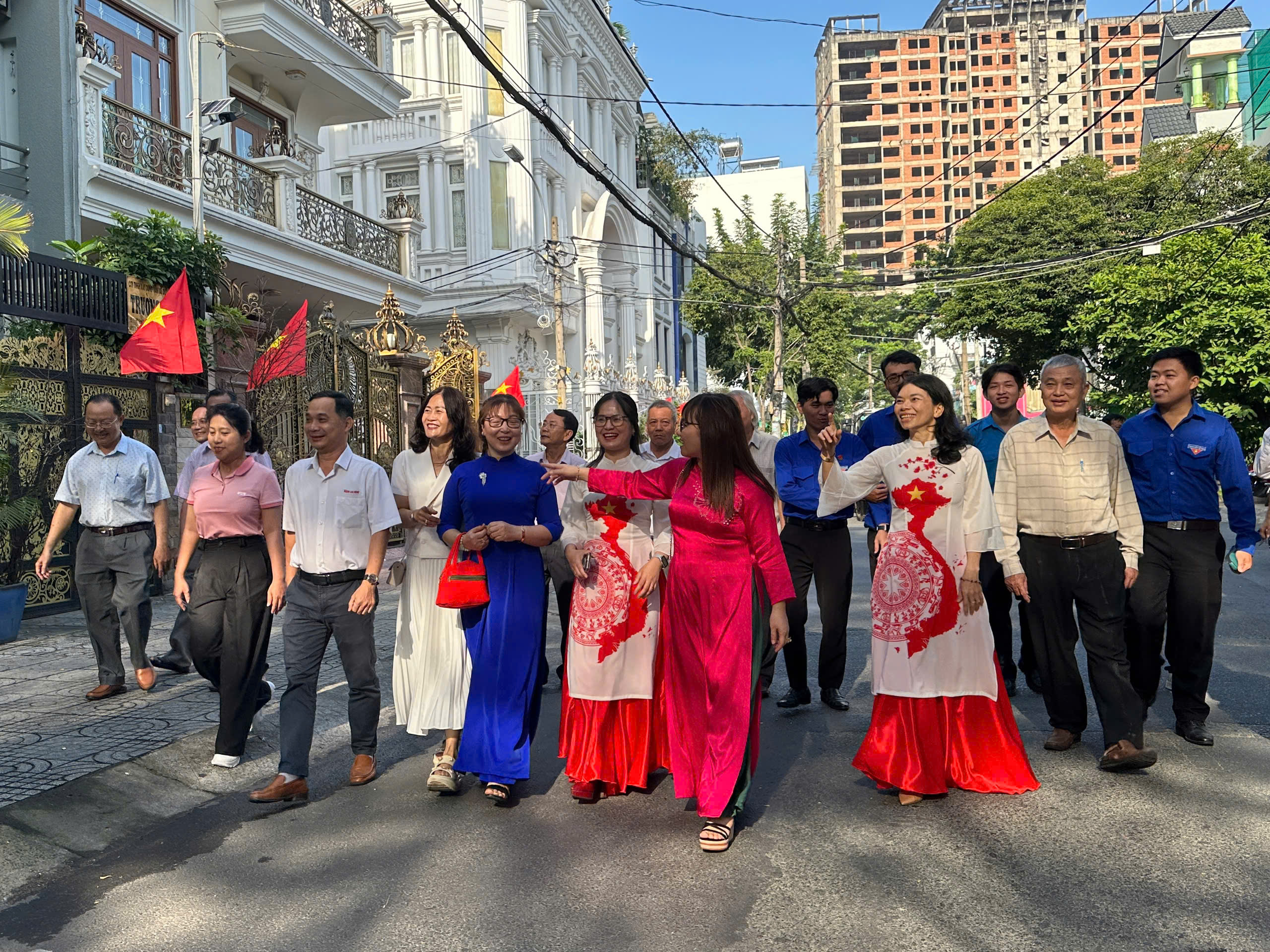 Chương tr&igrave;nh "Tự h&agrave;o cờ Tổ quốc": Gắn kết truyền thống y&ecirc;u nước với nhịp sống đ&ocirc; thị- Ảnh 5.