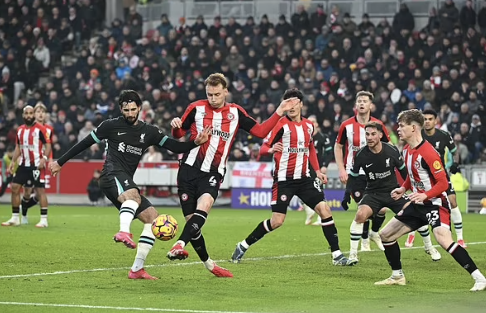 Liverpool b&ugrave;ng nổ ph&uacute;t b&ugrave; giờ, Arsenal đ&aacute;nh rơi chiến thắng tiếc nuối- Ảnh 2.