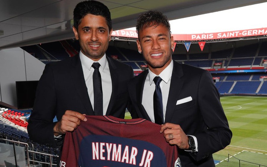 Neymar n&oacute;i l&yacute; do rời Barcelona d&ugrave; Messi thuyết phục 