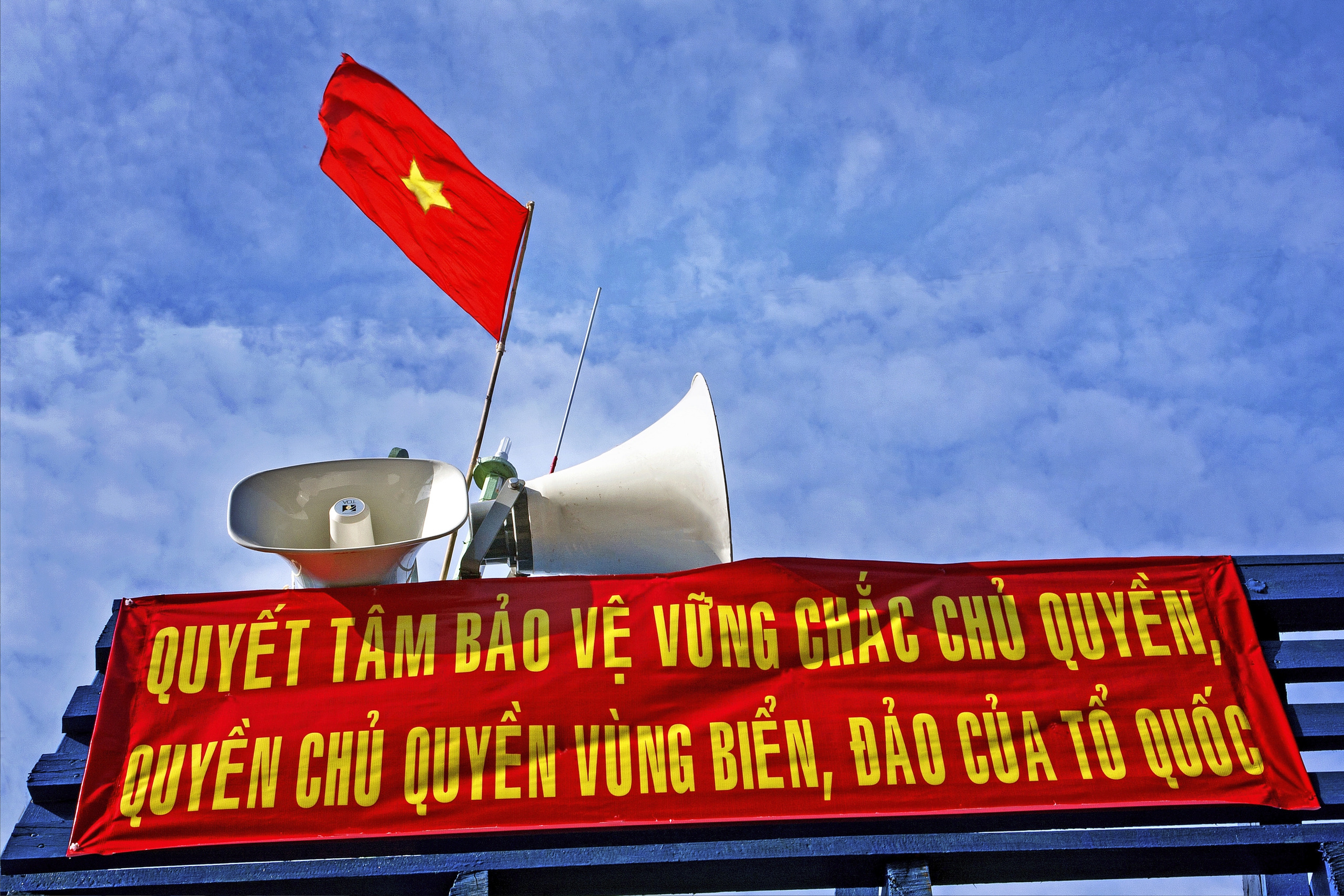 Tuy&ecirc;n truyền ph&aacute;p luật về biển đảo. Ảnh: TRẦN QUANG THẮNG