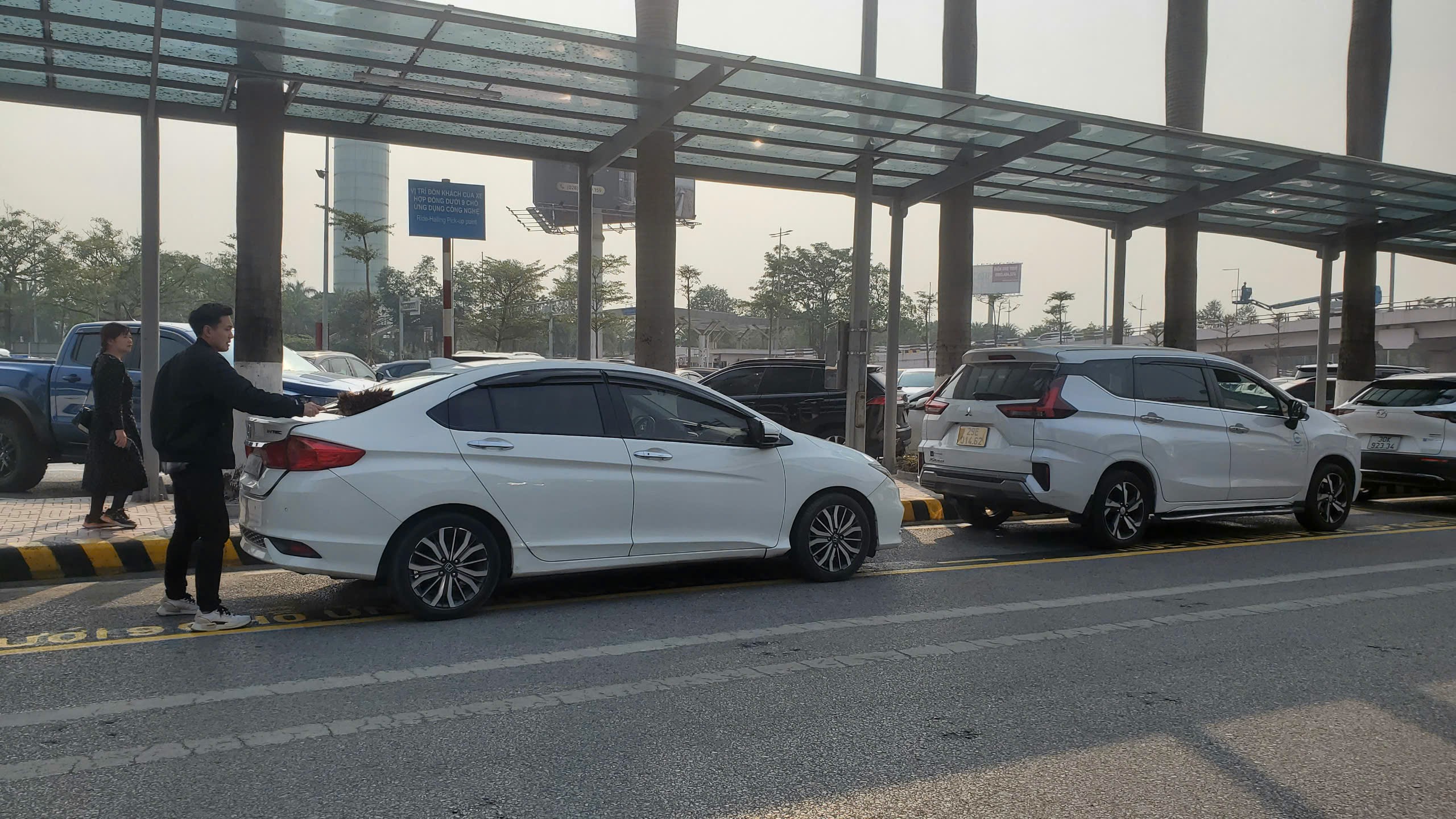 Vị trí đón khách của taxi công nghệ tại sân đỗ ôtô Nhà ga T1